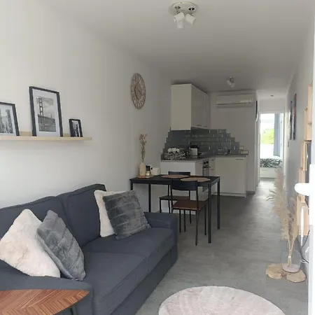 Cosy Box Apartment *